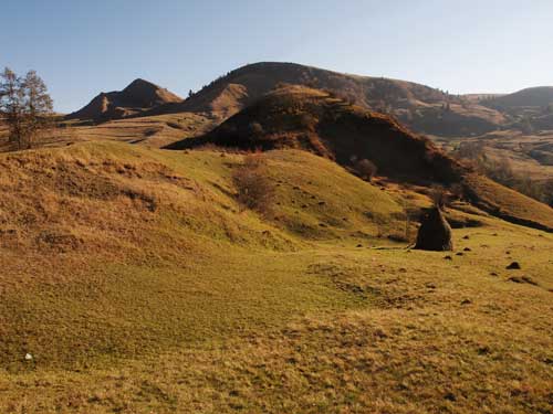 Foto  vedere spre Gruiul Lupului si Corha (c) Petru Goja